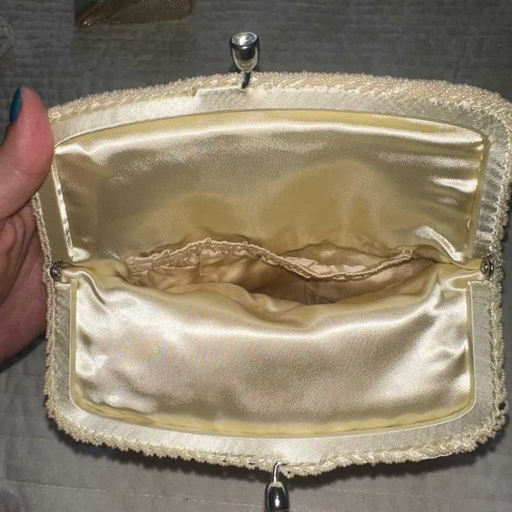 Vintage Elegant Cream Beaded Clutch - Picture 4 of 4